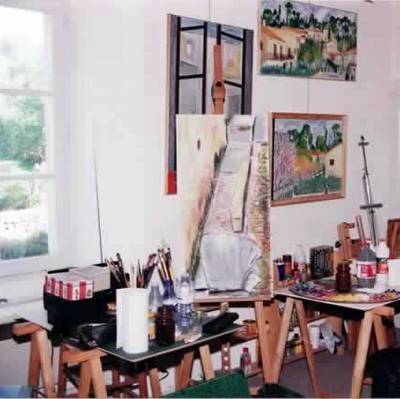 Jean Boyé, artiste peintre et poète sarladais, élève de Julien Saraben, Maurice Albe, Jacques Swobada, ami de François Augiéras, Marcel Loth, Guy Célérier, Paul Placet, a commencé par la mine de plomb, puis la pierre noire, la sanguine, le pastel, l’aquarelle et bien sûr la peinture à l’huile. Mais il est aussi un poète dont la poésie prolonge son regard de peintre. Mêlant lyrisme contenu et observation précise du paysage, elle explore les mêmes thèmes que sa peinture : l’enracinement périgourdin, la beauté fragile des choses, la mélancolie des lieux